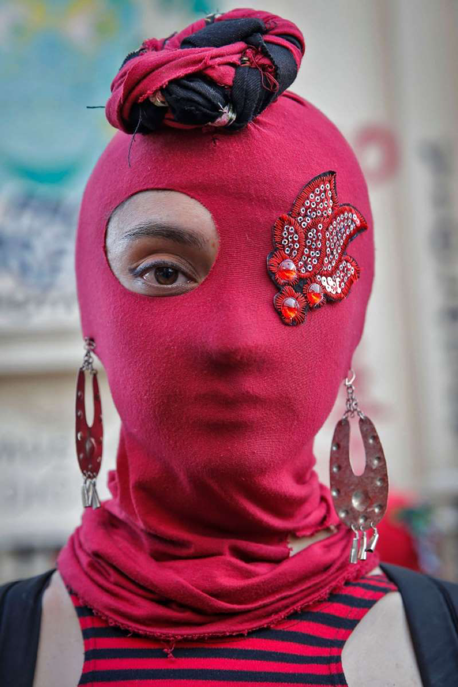 DECOLONIZING THE STUDY OF&nbsp;FASHION?